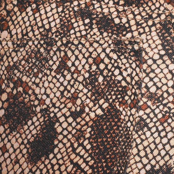 HOST β
 FREE PEOPLE Raw High-Rise 2 faced Snake Print Jean - Picture 12 of 15